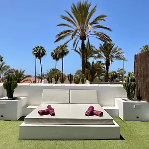 luxury-low-cost-apartment-in-las-americas-with-terrace-views.tenerifehoteles.net/